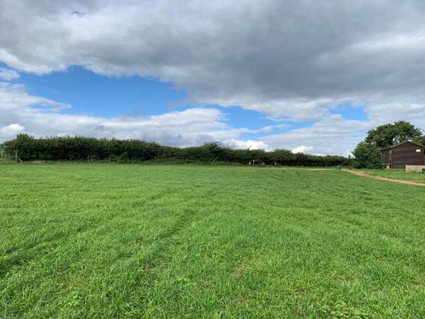 King Richards Large Lodge sleeps 7 at Fairview Farm Massive Gardens Nottingham set in 88 acres