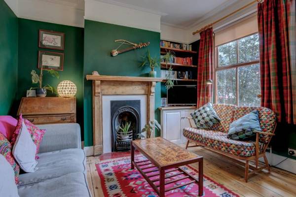 Perfect for contractors Arty and Quirky cozy house with free parking