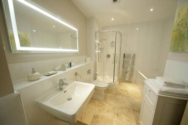 Ground Floor 2-bedroom Apartment - Fistral Beach