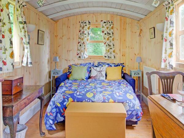 Hill view Holiday Home in Taunton with Garden and Balcony