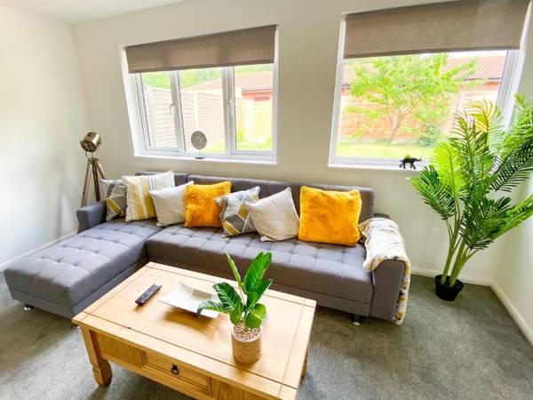 Contractor House - Free Parking - Garden - CMK by Comfy Workers