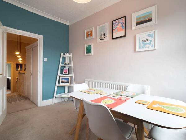 Westbrook Road - Top Floor Apartment with sea views from front door