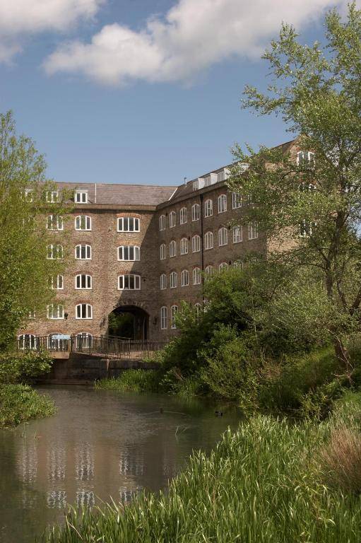 Pettifers Freehouse Hotel