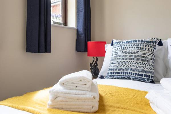 Promenade Apartment by Creative Stays