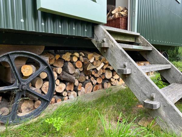 The Crooked Gate - Luxury Romantic Getaway