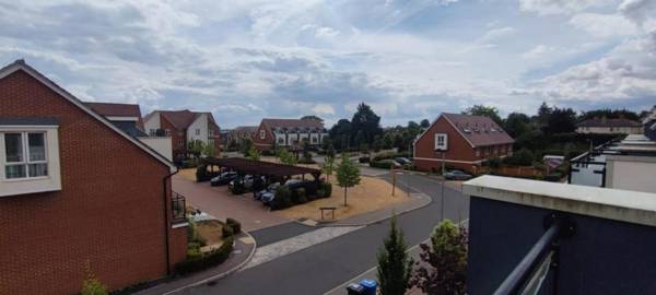 Ferndale Serviced 4 Bedroom 2 Bath house with Parking