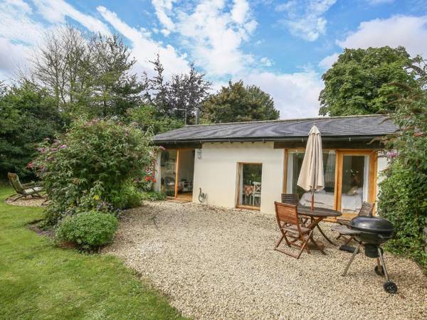 Russet MARTIN (Near New Forest)