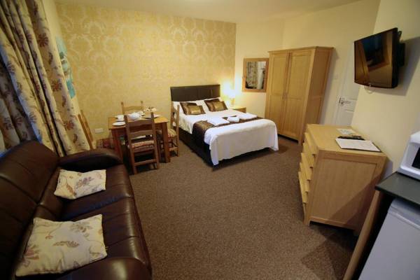 Pier View Hotel and Apartments