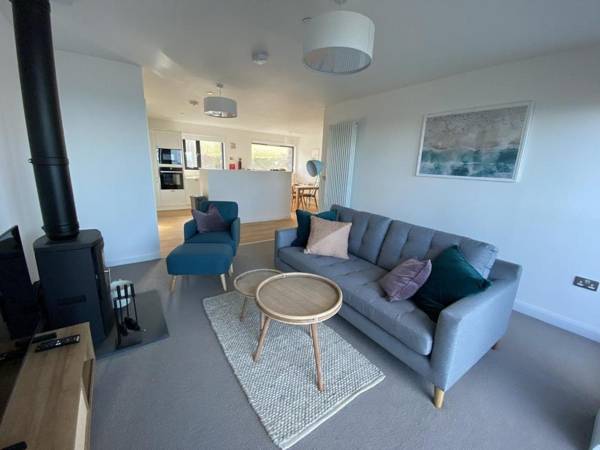 2 Bed Ground Floor Apartment - 11 Plas