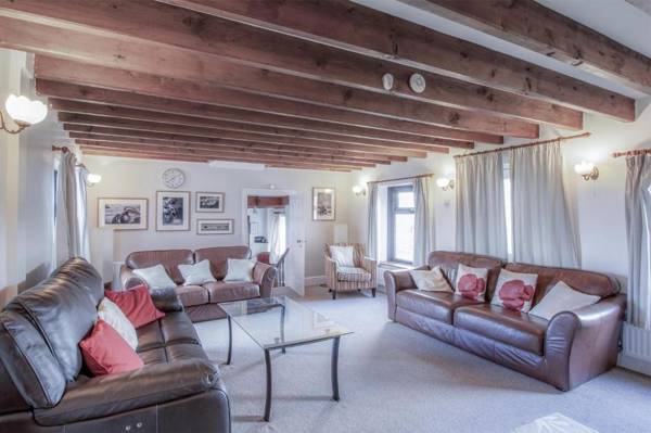 Stormy Castle - 6 Bedroom Sleeps 14 - Llangenith