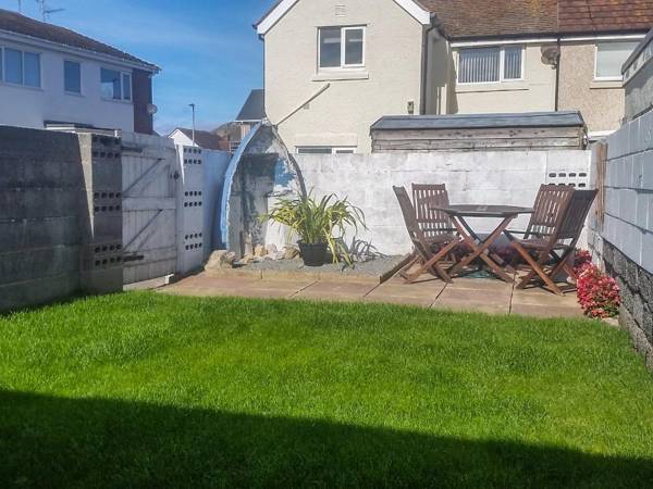 Beside The Sea - Ar Lan y Mor Llandudno