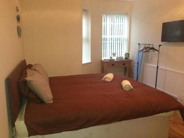 Castle Lodge Guest House 86-88 Sheil Rd L6 3AF