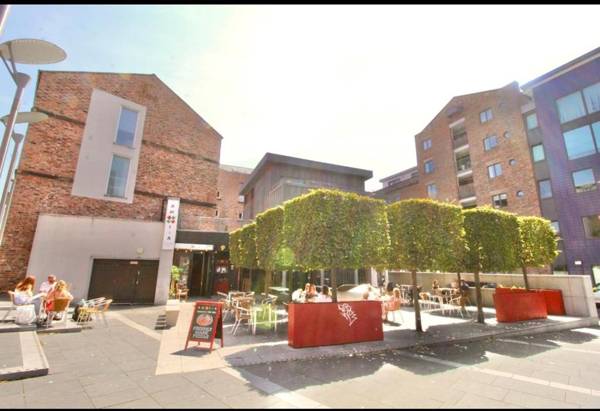 Campbell Square Apartment 3