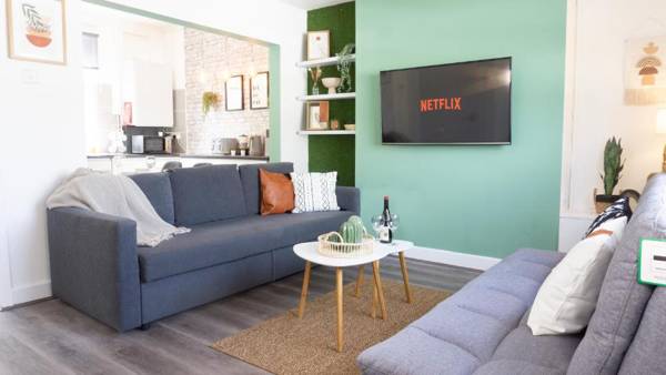 Air Host and Stay - Bevington house modern chic home sleeps 8