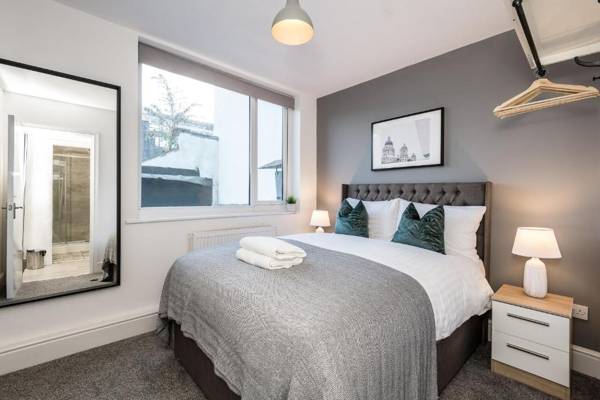 Cosy and Modern 1 Bed Central Apartment Sleeps 5