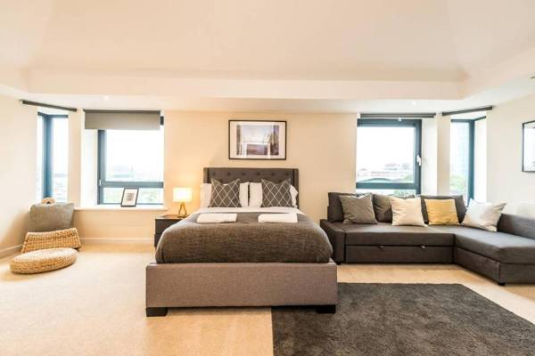 Luxury Waterfront Penthouse with Parking & Balcony