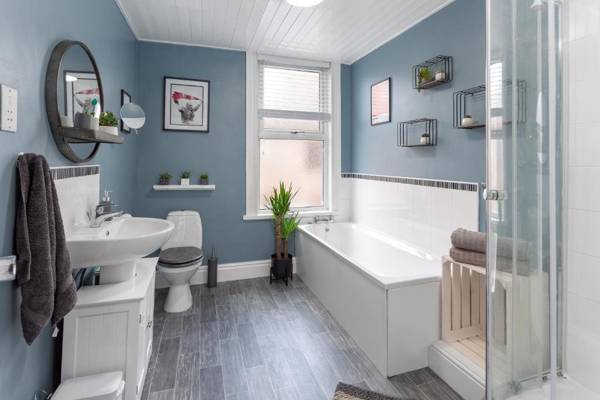 Air Host and Stay - Watford house beautiful period house sleeps 5