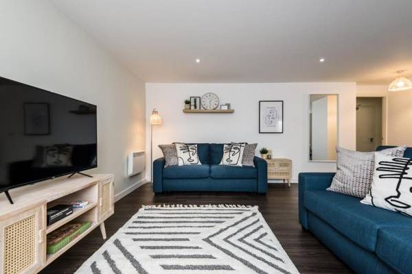 Elegant 2 Bedroom Apartment in Central Liverpool with Parking