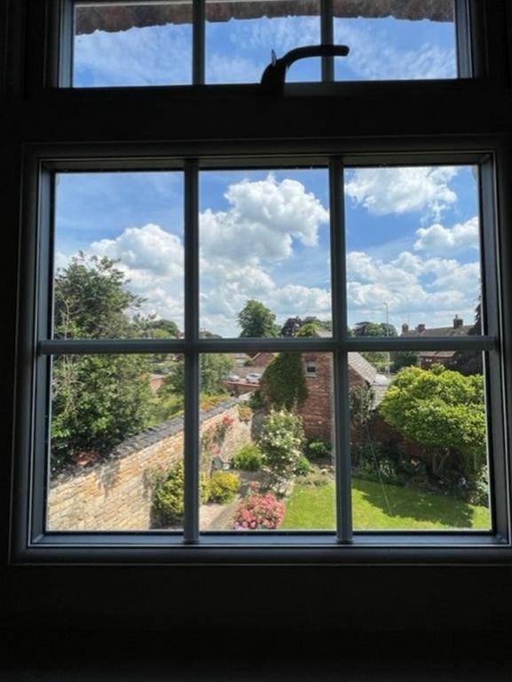 The Lincoln Book Inn