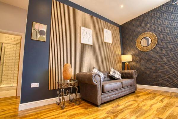 Classic 1 bedroom king size bed en suite shower centrally located free netflix and toiletries