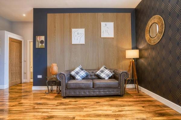 Classic 1 bedroom king size bed en suite shower centrally located free netflix and toiletries