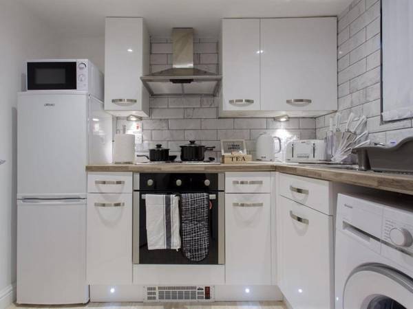 Shaftesbury Apartment