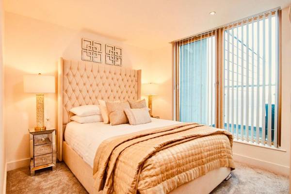 Deluxe City Centre Apt Waterside View& Free Parking!