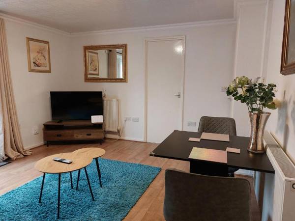 Lovely 2-Bed House in the heart of Woodhouse Leeds