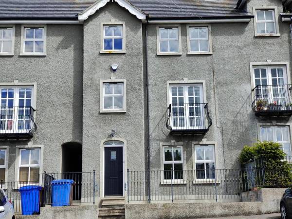 Castleview Large 3 Bedroom Family House - Glenarm
