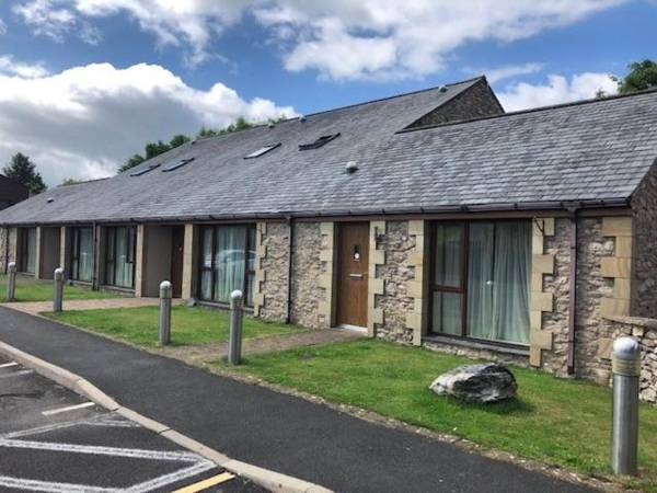 Longlands Inn & Cottages