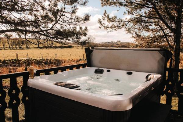 Keer Side Lodge Luxury lodge with private hot tub at Pine Lake Resort