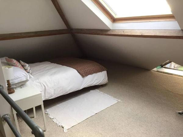 Sunnyview 5-Bed House in Kingsbridge with parking