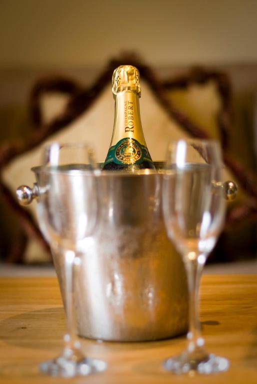 Tweedies Bar and Lodge