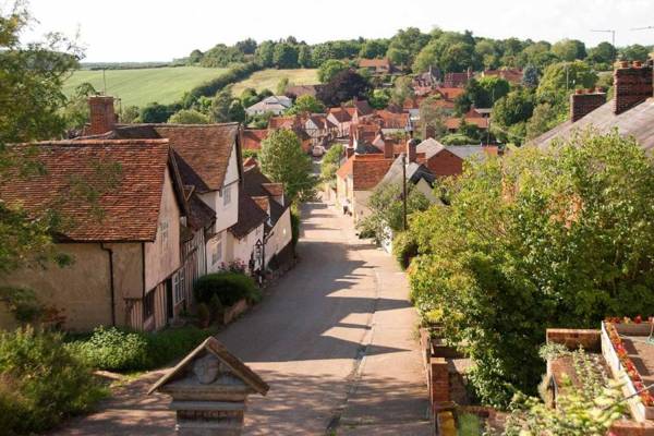 Water Cottage a perfect ancient House in Suffolks prettiest tiny village