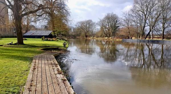 River Nene Cottages
