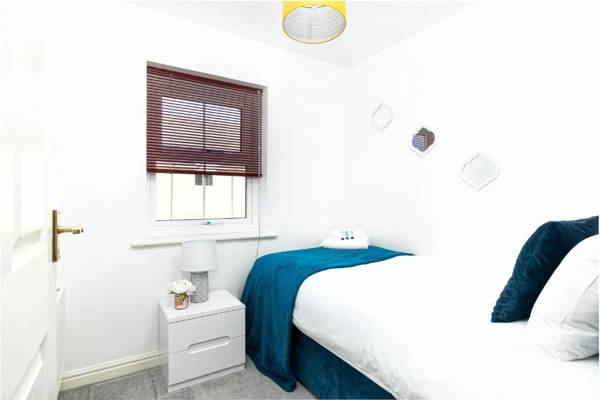 KVM - Whitebeam House great location by KVM Serviced Accommodation