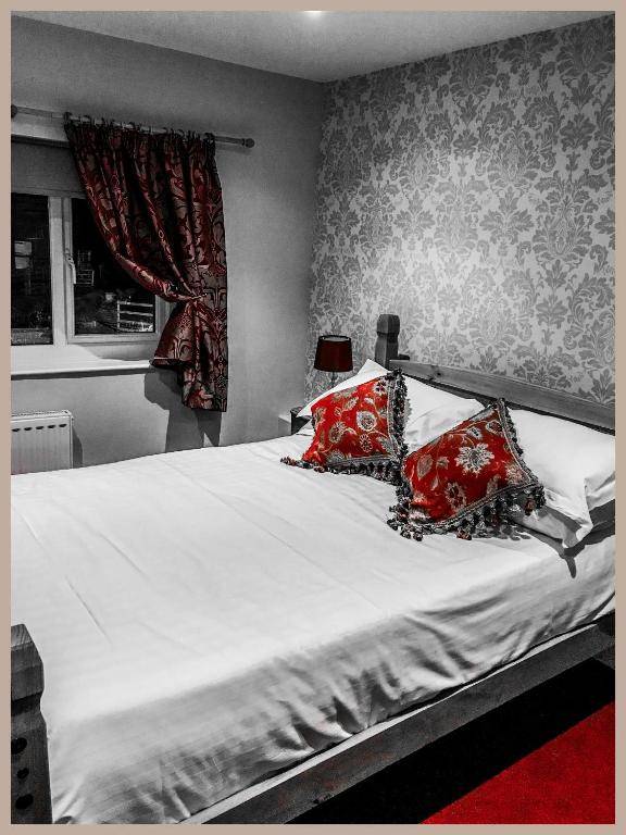 Greyhound Country Inn