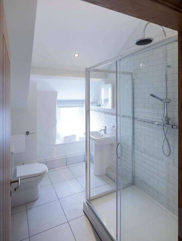 Blas Mwy Black Lion B and B