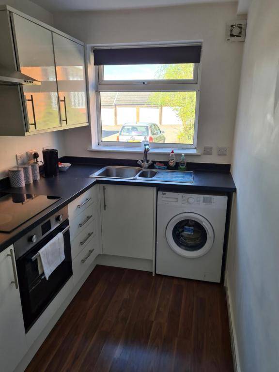 Near Hinckley Centre sleeps up to 6 spacious ground floor apartments with secure parking