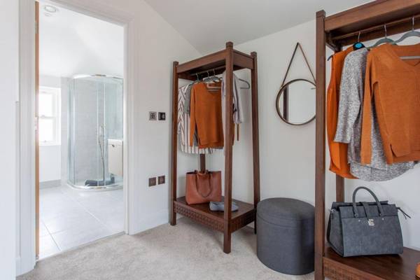 Chic & Luxurious Townhouse - Central Marlow