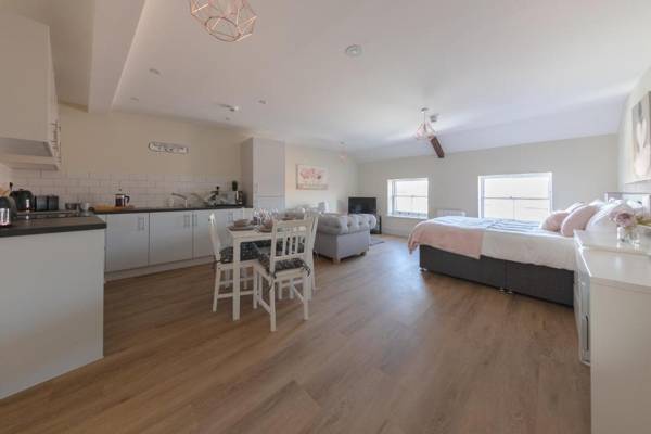 Apartment 9 Isabella House Aparthotel By RentMyHouse