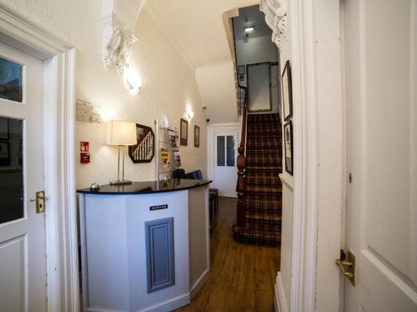 OYO The Douglas Hotel