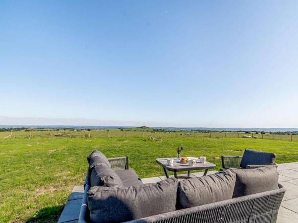 2-Bed Modern Bungalow - Outstanding Country Views