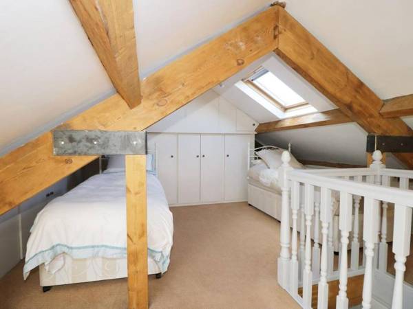 Meagill farmhouse hot tub bbq hut sauna