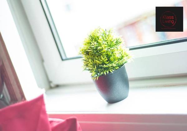 Two Bedroom House by Klass Living Serviced Accommodation Hamilton - Kenmar House With Parking & WiFi