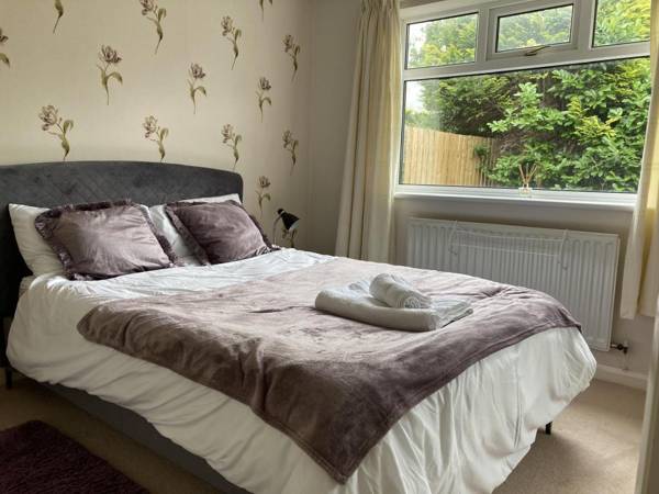 Spacious detached bungalow with ample parking