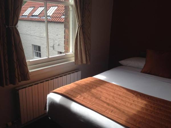 Aberdour Hotel Stables Rooms & Beer Garden