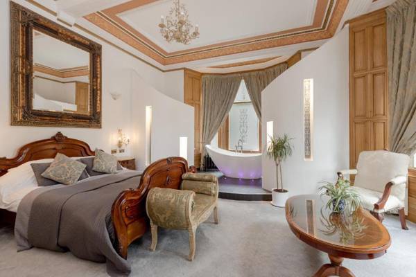 The Alamo Guest House