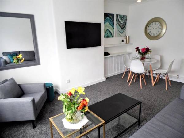 Penilee Upper Apartment