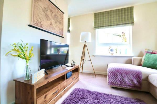 Lovely 2 Bedroom Apartment Overlooking River Clyde